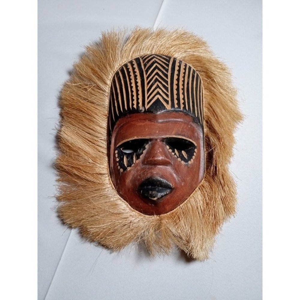 Hand Carved Painted Grass Trim Wall Hanging Mask 12" x 17" w/Grass‎